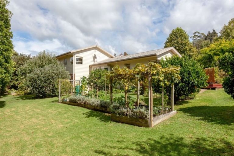 Photo of property in 1b Governors Heights, Whangamata, 3620
