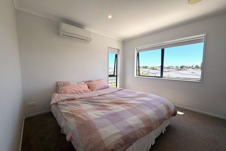 Photo of property in 43 Pepene Avenue, Takanini, 2112