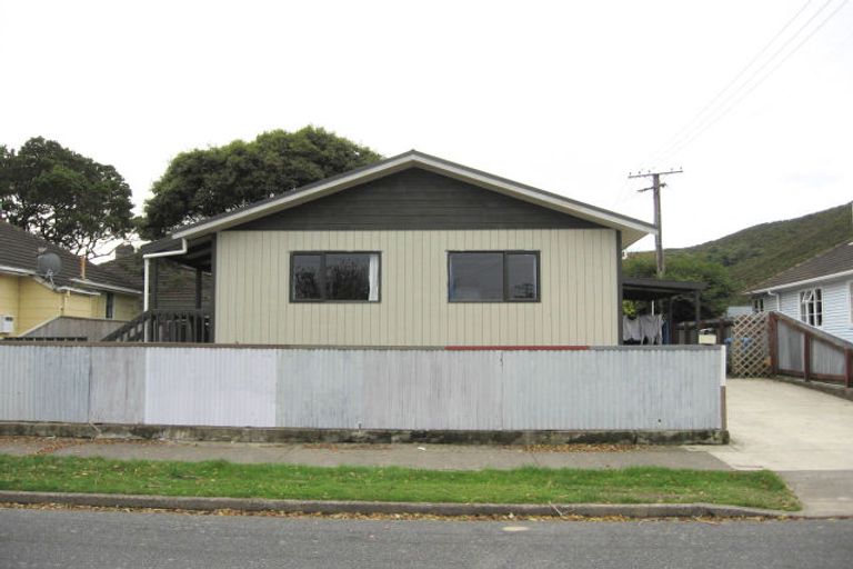 Photo of property in 126 Hewer Crescent, Naenae, Lower Hutt, 5011