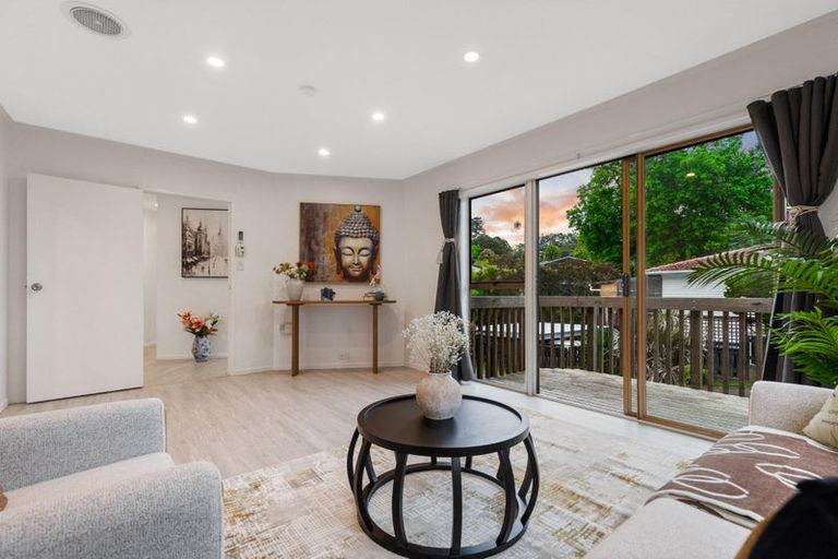 Photo of property in 15 Vina Place, Massey, Auckland, 0614
