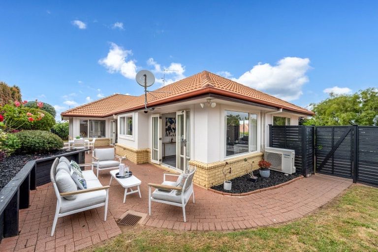 Photo of property in 9 Kentia Way, Somerville, Auckland, 2014