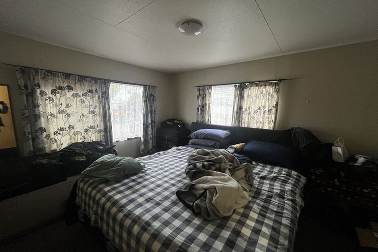 Photo of property in 20 Ocean View Road, Northcote, Auckland, 0627