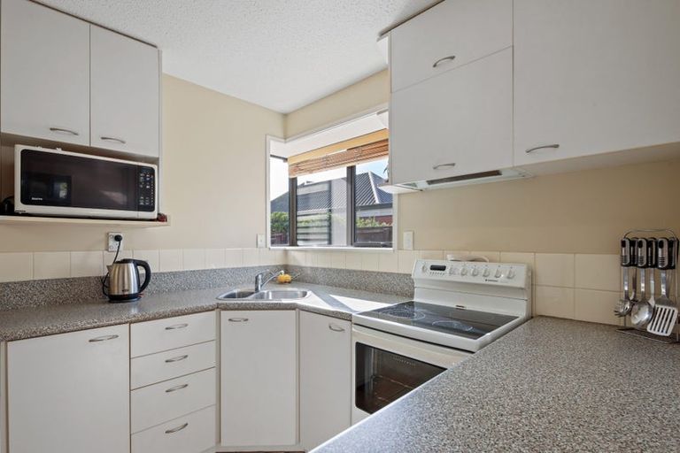 Photo of property in 2/4 Gatonby Place, Avonhead, Christchurch, 8042
