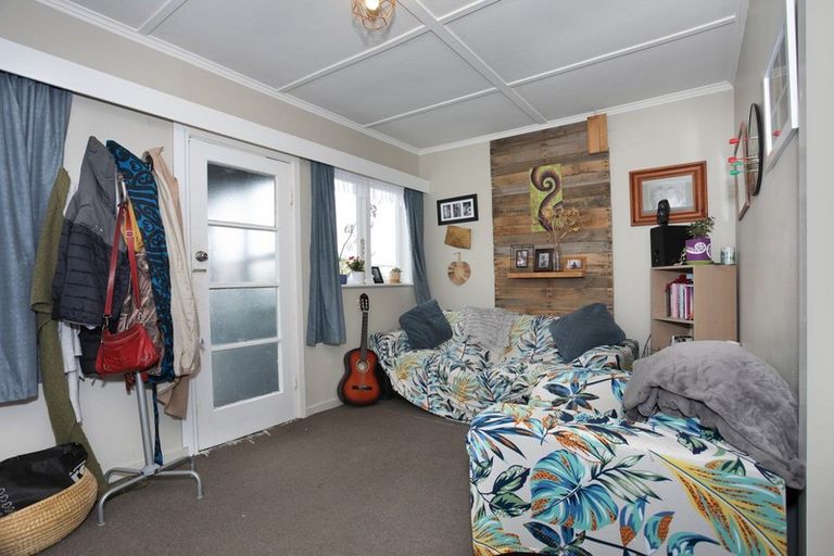 Photo of property in 18 Robert Street, Marton, 4710