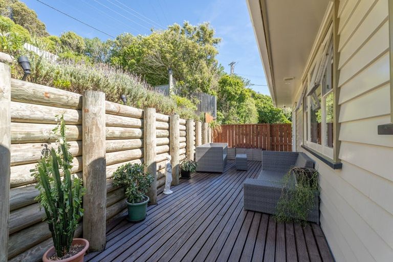 Photo of property in 97a Glanmire Road, Newlands, Wellington, 6037