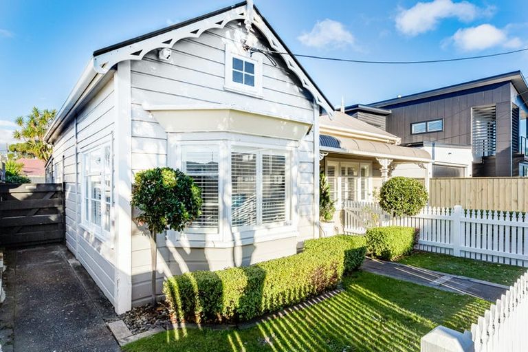 Photo of property in 18 Cuba Street, Petone, Lower Hutt, 5012