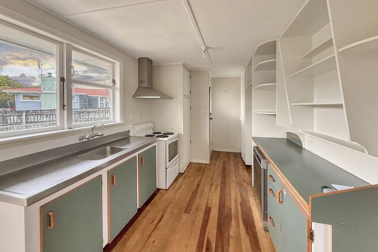 Photo of property in 1 Gribble Grove, Stokes Valley, Lower Hutt, 5019