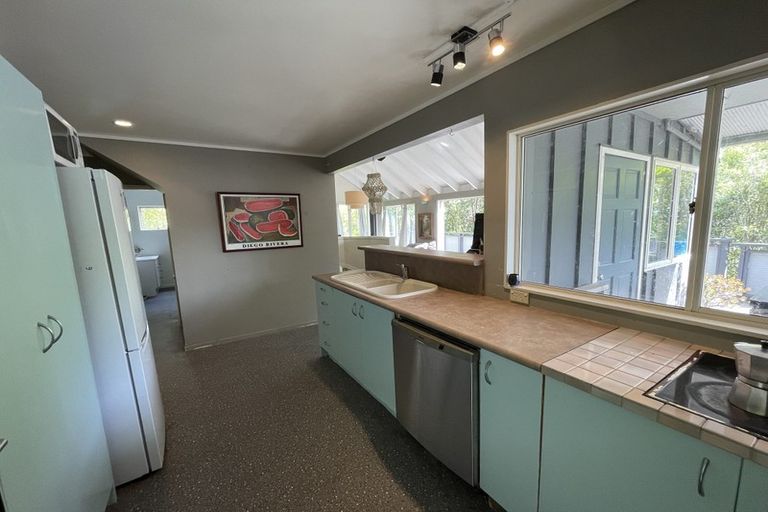 Photo of property in 45-47 Glenesk Road, Piha, New Lynn, 0772