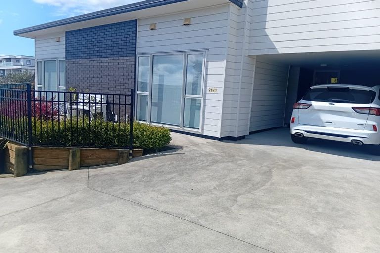 Photo of property in 20 Roxborough Place, East Tamaki Heights, Auckland, 2016