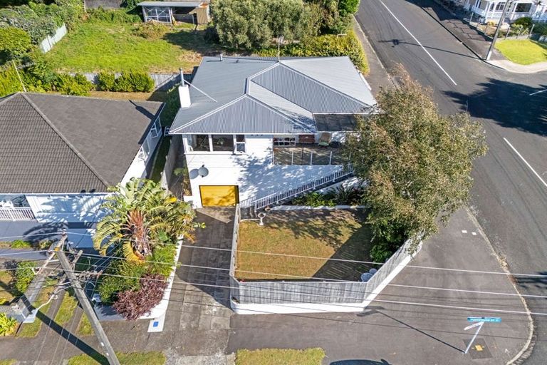 Photo of property in 223 Powderham Street, New Plymouth, 4310