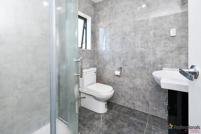 Photo of property in 5d Clendon Place, Manurewa, Auckland, 2102