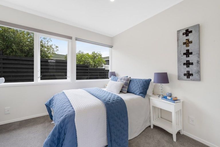 Photo of property in 22 Andrea Place, Sunnyhills, Auckland, 2010