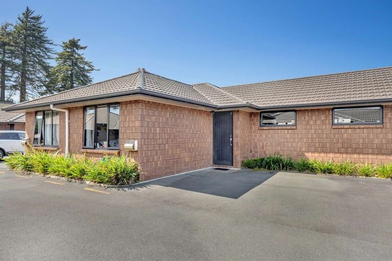 Photo of property in 108u4 Old Farm Road, Hamilton East, Hamilton, 3216
