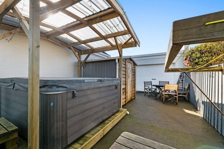 Photo of property in 15 Quin Crescent, Hawera, 4610