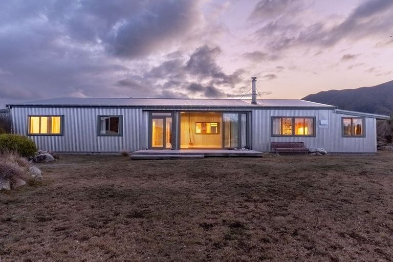 Photo of property in 320 Manuka Terrace, Ben Ohau, Twizel, 7999