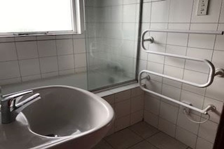 Photo of property in 1/136 Holly Road, St Albans, Christchurch, 8014