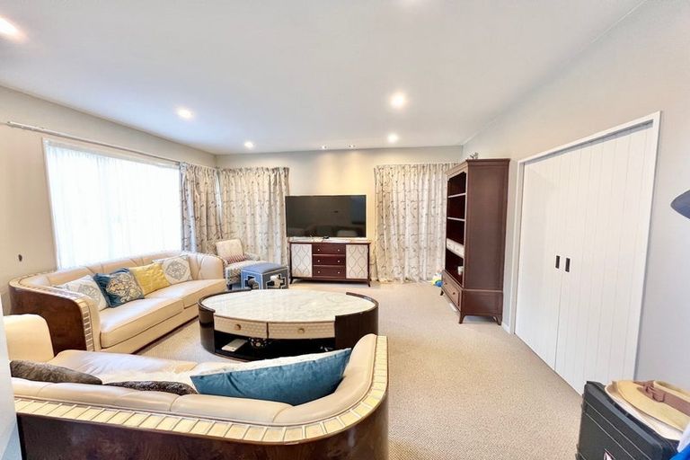 Photo of property in 92a Schnapper Rock Road, Schnapper Rock, Auckland, 0632