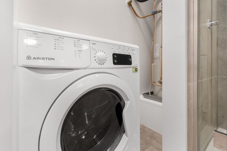 Photo of property in 69u2 Tiketike Way, Brooklyn, Wellington, 6021