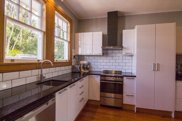 Photo of property in 8 North Crescent, Kaukapakapa, 0873