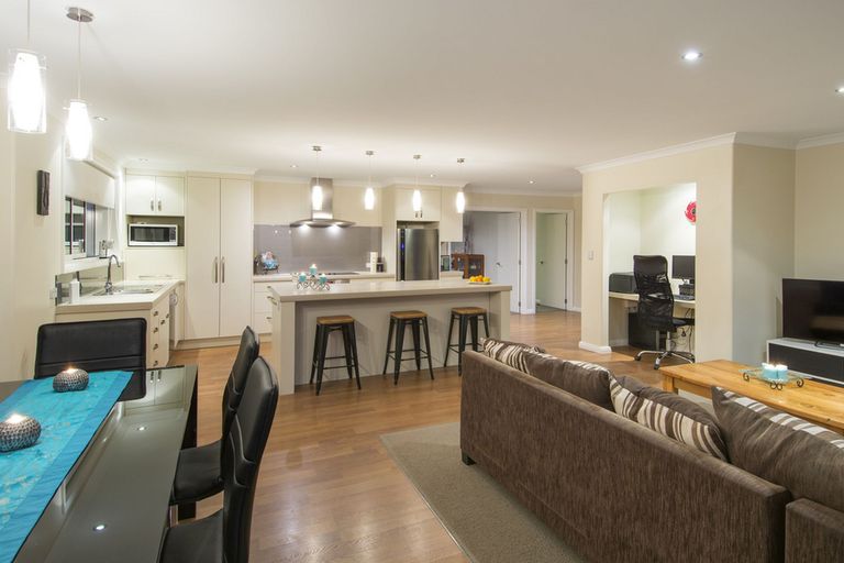 Photo of property in 12 Kereru Place, Pyes Pa, Tauranga, 3112