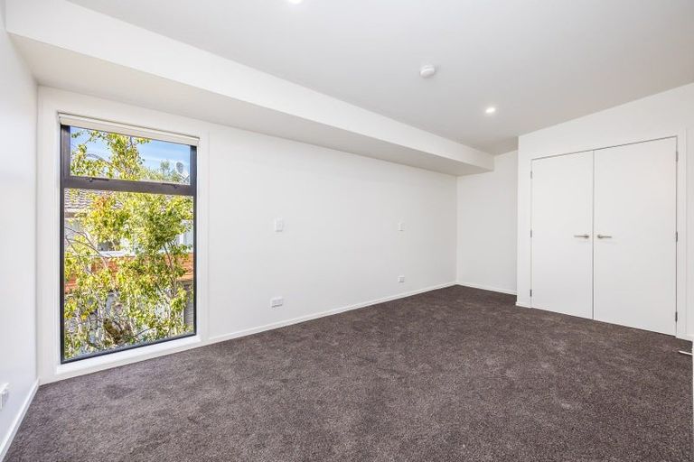 Photo of property in 771b East Coast Road, Northcross, Auckland, 0630