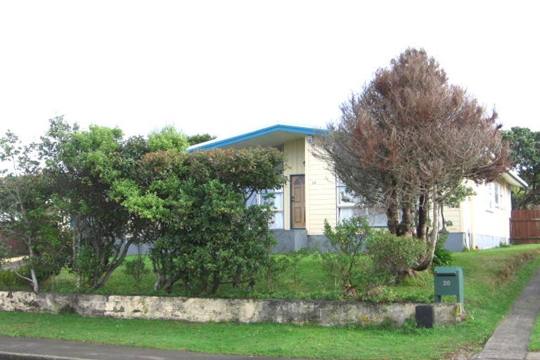Photo of property in 24 Quigley Street, Newlands, Wellington, 6037