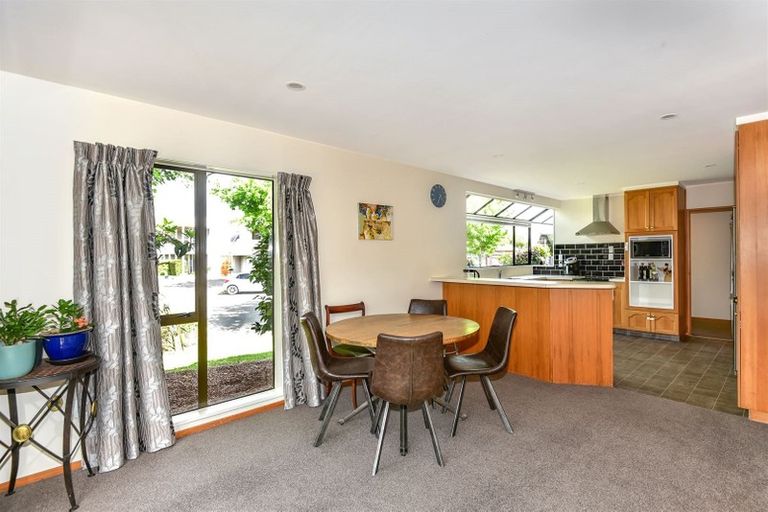 Photo of property in 23 Derenzy Place, Avonhead, Christchurch, 8042