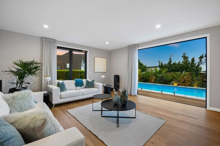 Photo of property in 11 Sharon Road, Waiake, Auckland, 0630