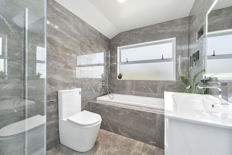 Photo of property in 1a Miro Street, New Lynn, Auckland, 0600