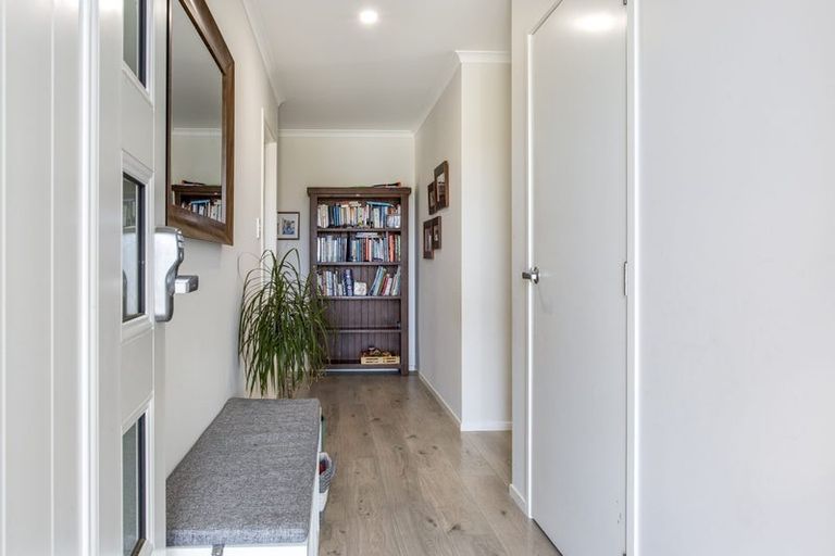 Photo of property in 3 Lewann Lane, Helensville, 0800