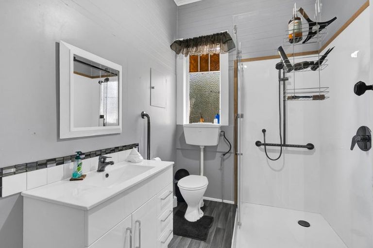 Photo of property in 43 Victoria Street, Hawera, 4610