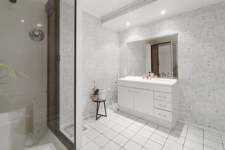 Photo of property in 35 Cyclarama Crescent, Massey, Auckland, 0614