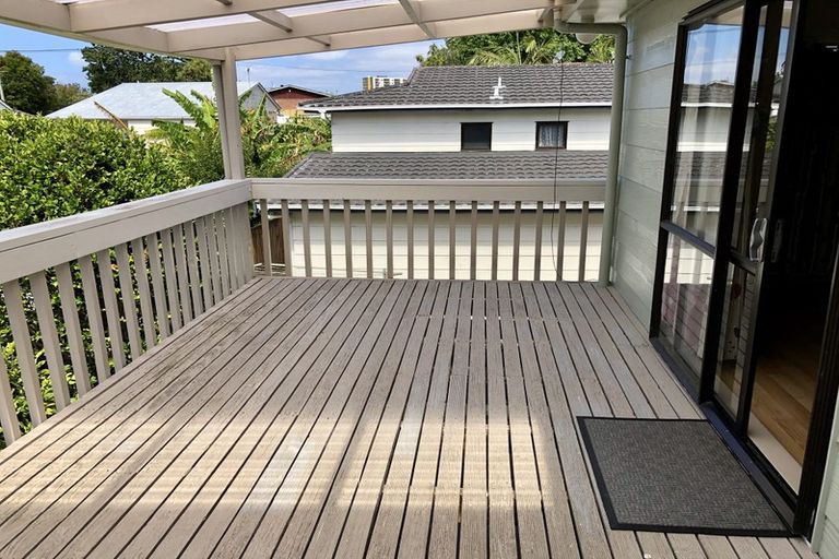 Photo of property in 2/4 Pine Street, New Lynn, Auckland, 0600