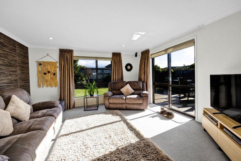 Photo of property in 21 Montague Grove, Stratford, 4332