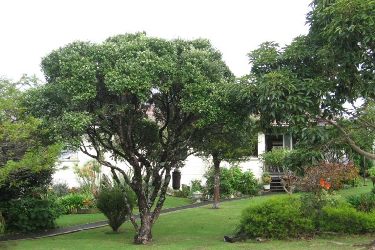 Photo of property in 3 Thorburn Avenue, Red Beach, 0932