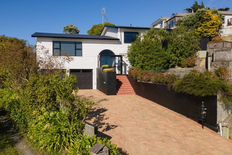 Photo of property in 8 Hillview Crescent, Paparangi, Wellington, 6037