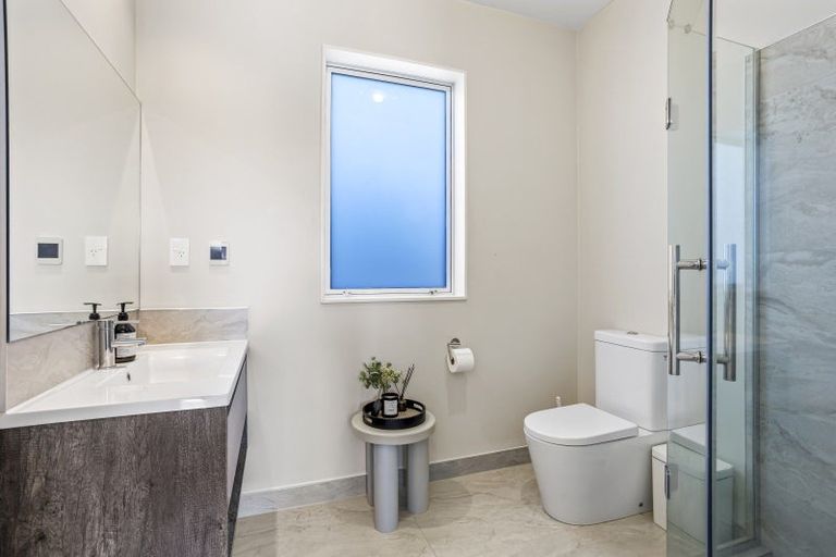 Photo of property in 8 Vinistra Road, Kumeu, 0810