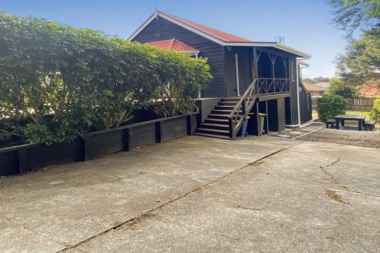 Photo of property in 19 Tahi Terrace, Glen Eden, Auckland, 0602