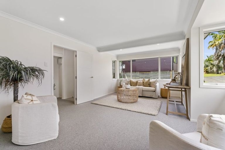 Photo of property in 12e Woodhouse Place, West Harbour, Auckland, 0618