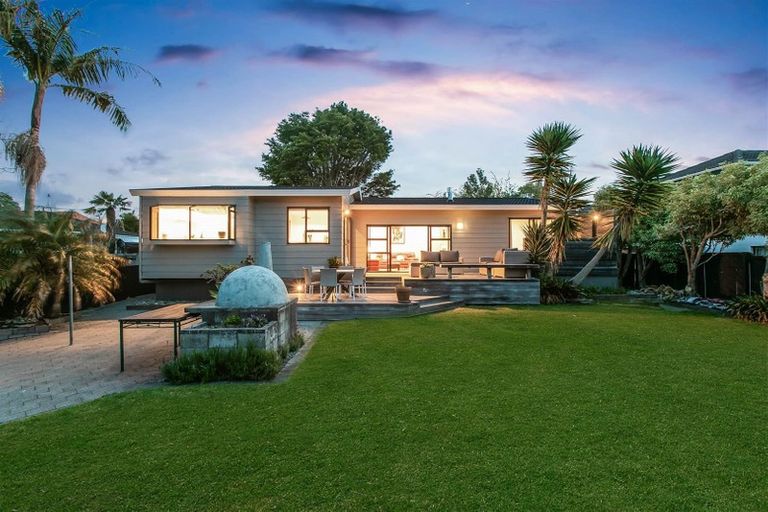 Photo of property in 1/3 Corunna Road, Milford, Auckland, 0620