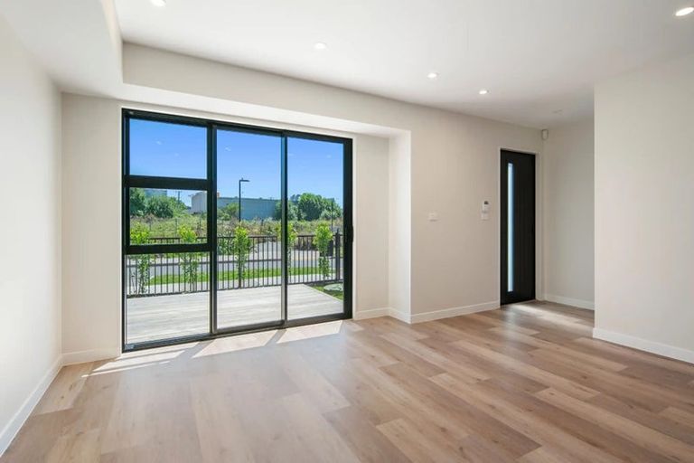 Photo of property in 126 Vintry Drive, Kumeu, 0810