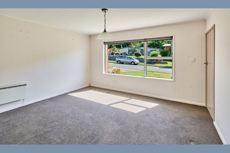 Photo of property in 17 Rembrandt Avenue, Tawa, Wellington, 5028