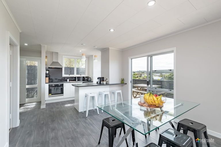 Photo of property in 114 Te Pene Avenue, Titahi Bay, Porirua, 5022