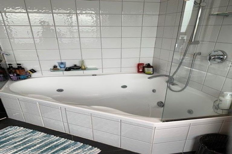 Photo of property in 117 Seaview Road, Paraparaumu Beach, Paraparaumu, 5032