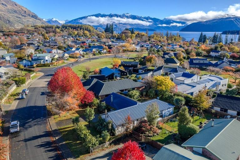 Photo of property in 52 Meadowstone Drive, Wanaka, 9305