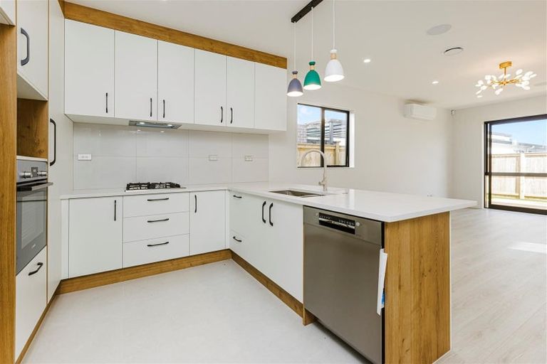 Photo of property in 38 Hari Road, Karaka, 2113