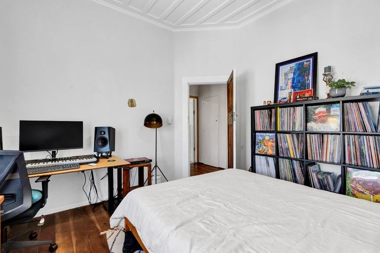 Photo of property in 43 Victoria Street, Hawera, 4610