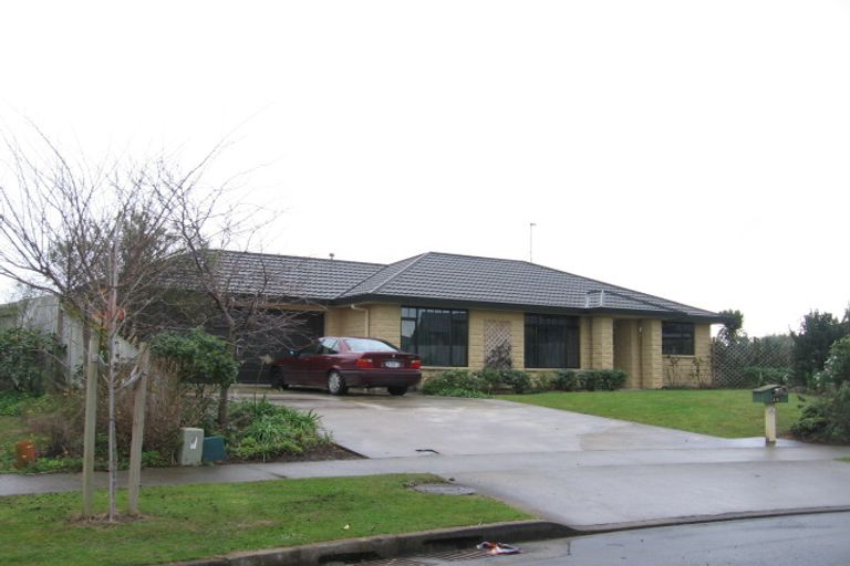 Photo of property in 12 Logan Place, Kelvin Grove, Palmerston North, 4414