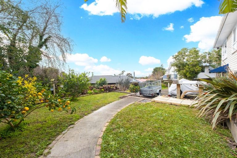 Photo of property in 72 Colwill Road, Massey, Auckland, 0614