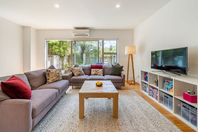 Photo of property in 60 Saddleback Grove, Karori, Wellington, 6012